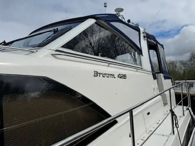 Broom 425