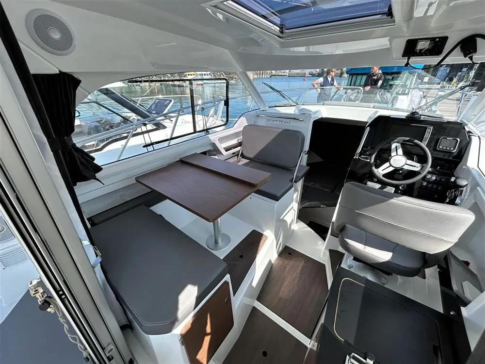 2023 Beneteau antares 8 v2