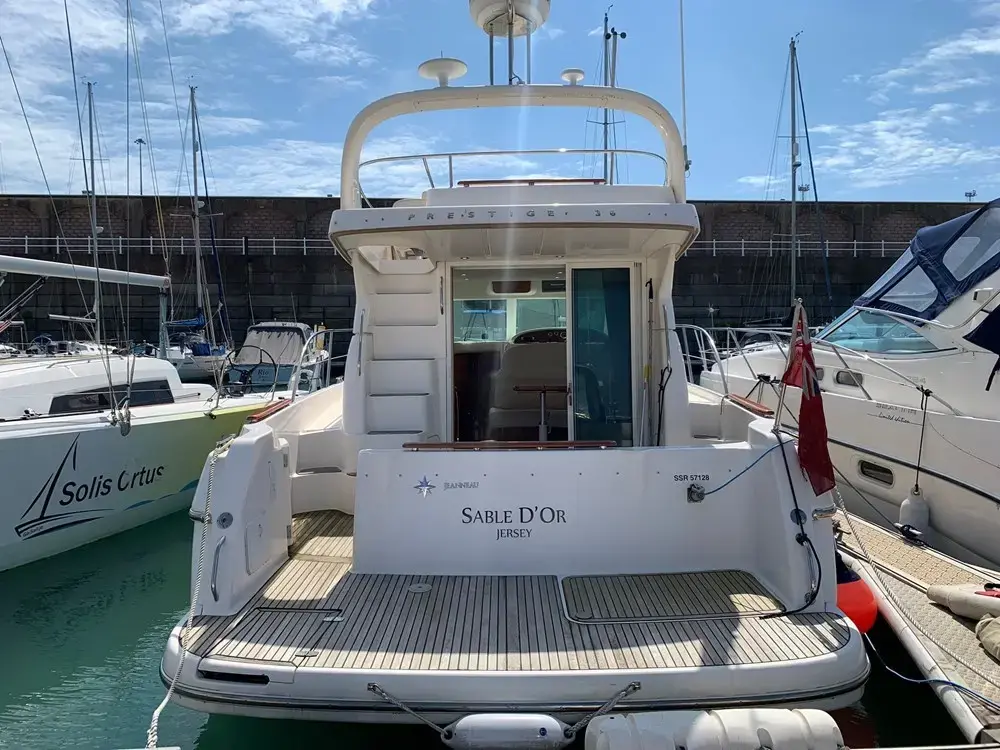 2005 Prestige 36