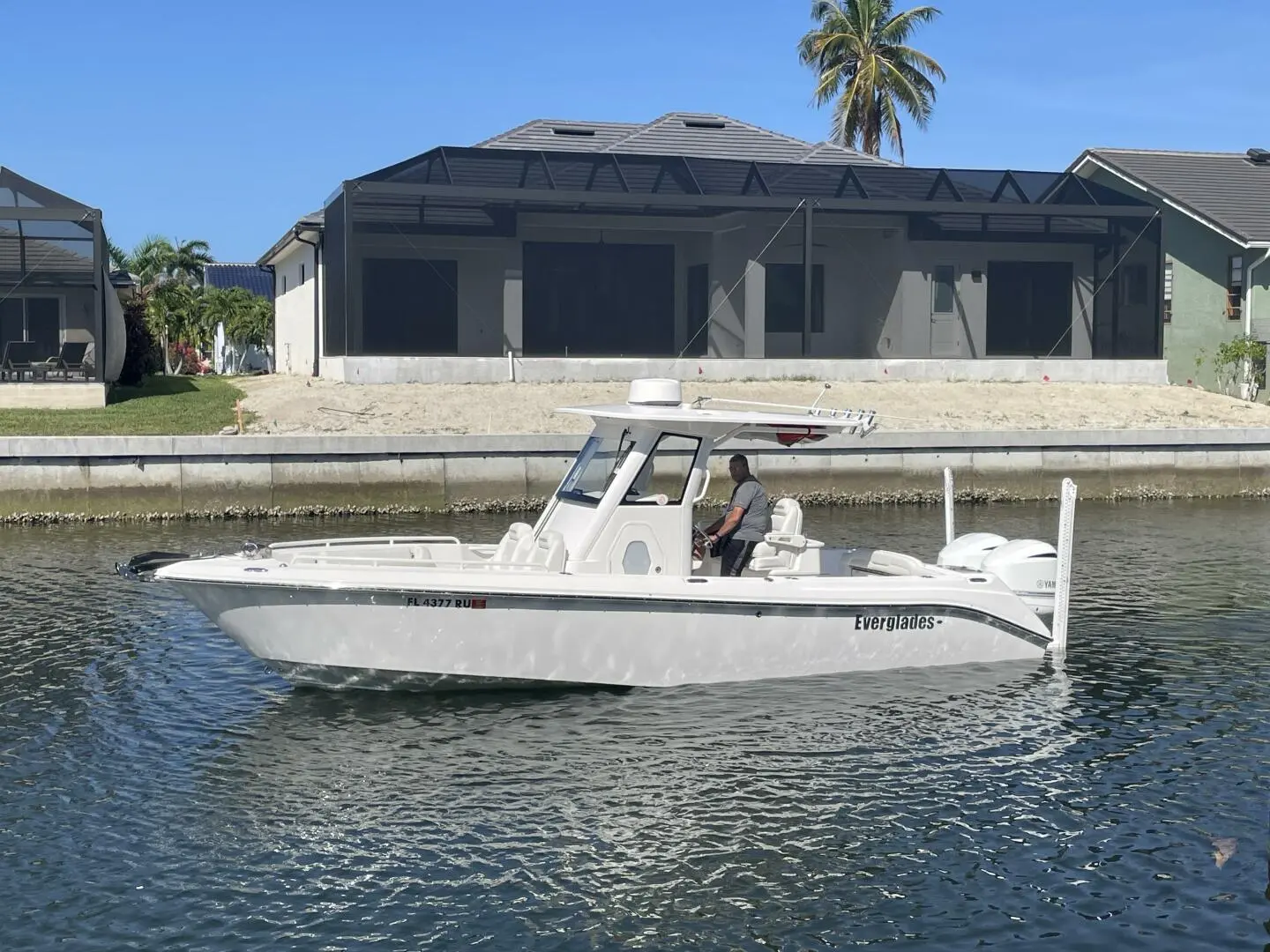 Everglades Boats 275 CC