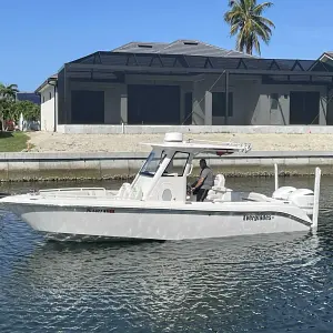 2016 Everglades Boats 275 CC