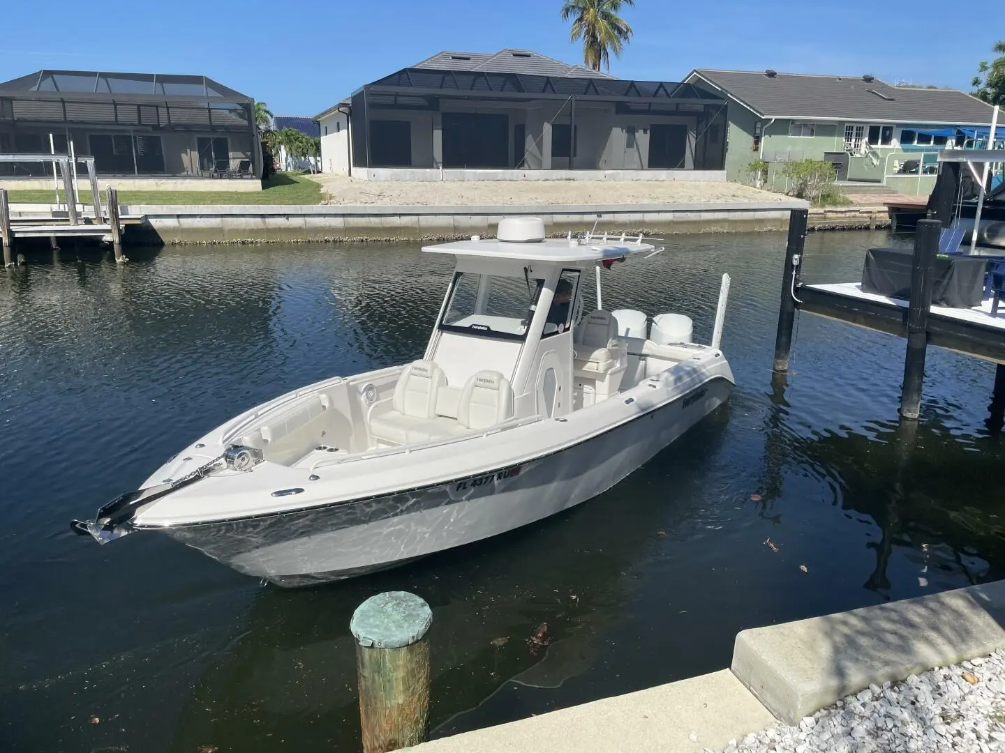 2016 Everglades Boats 275 cc