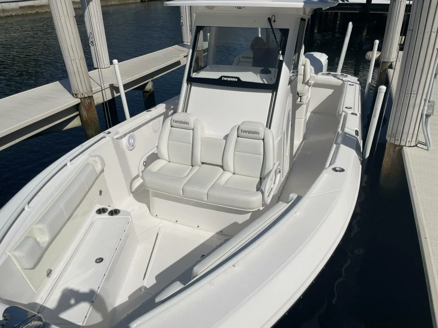 2016 Everglades Boats 275 cc