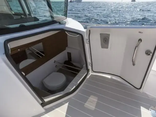 Axopar 28 Cabin