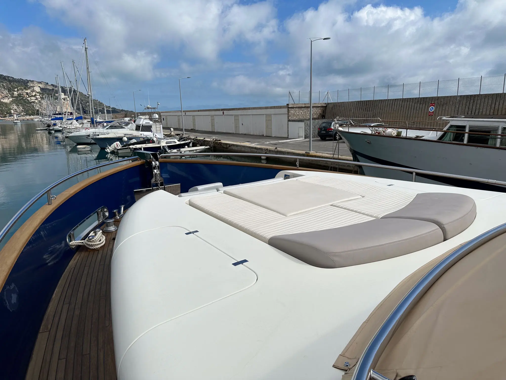 2012 Azimut magellano 74