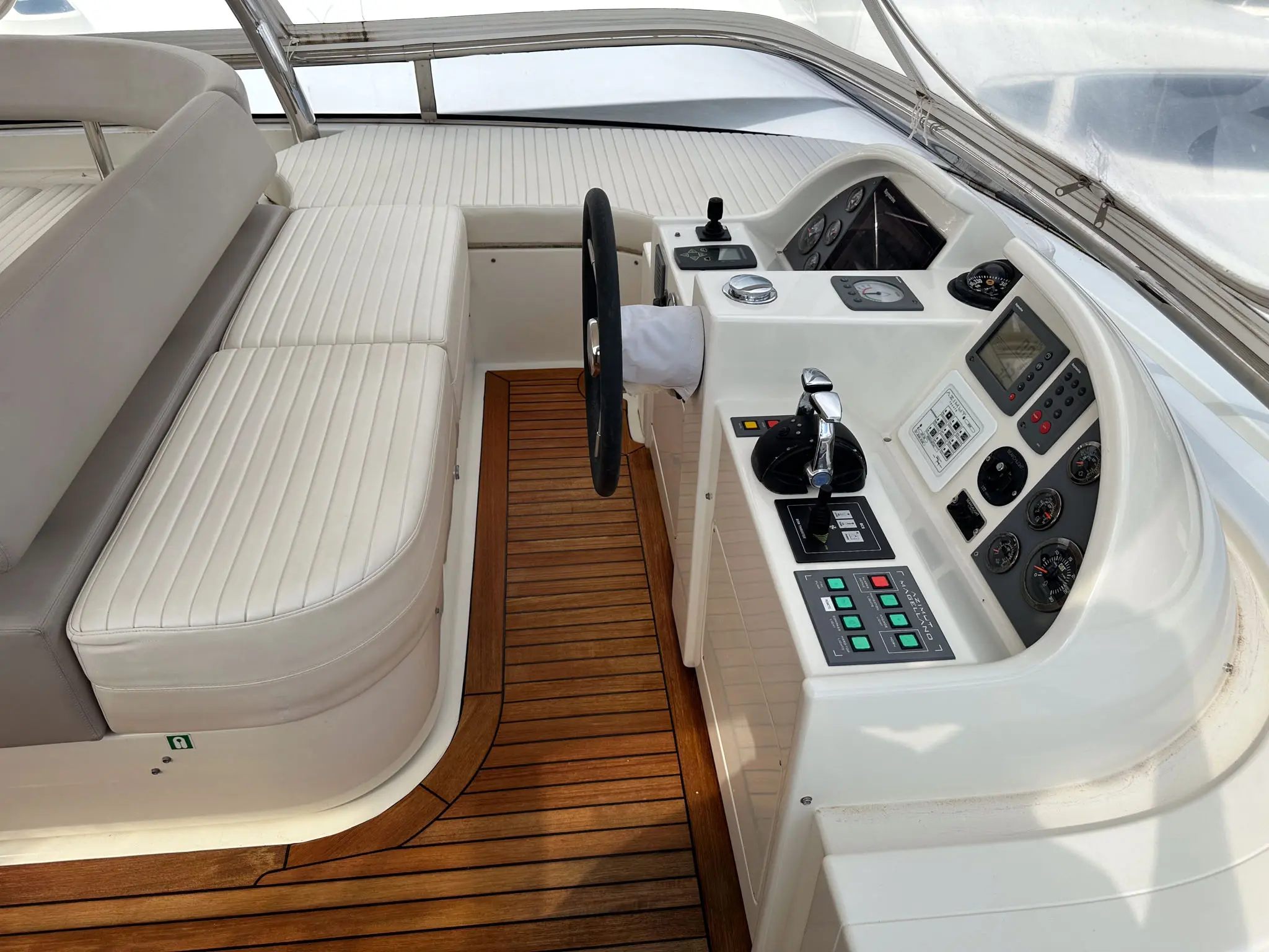 2012 Azimut magellano 74