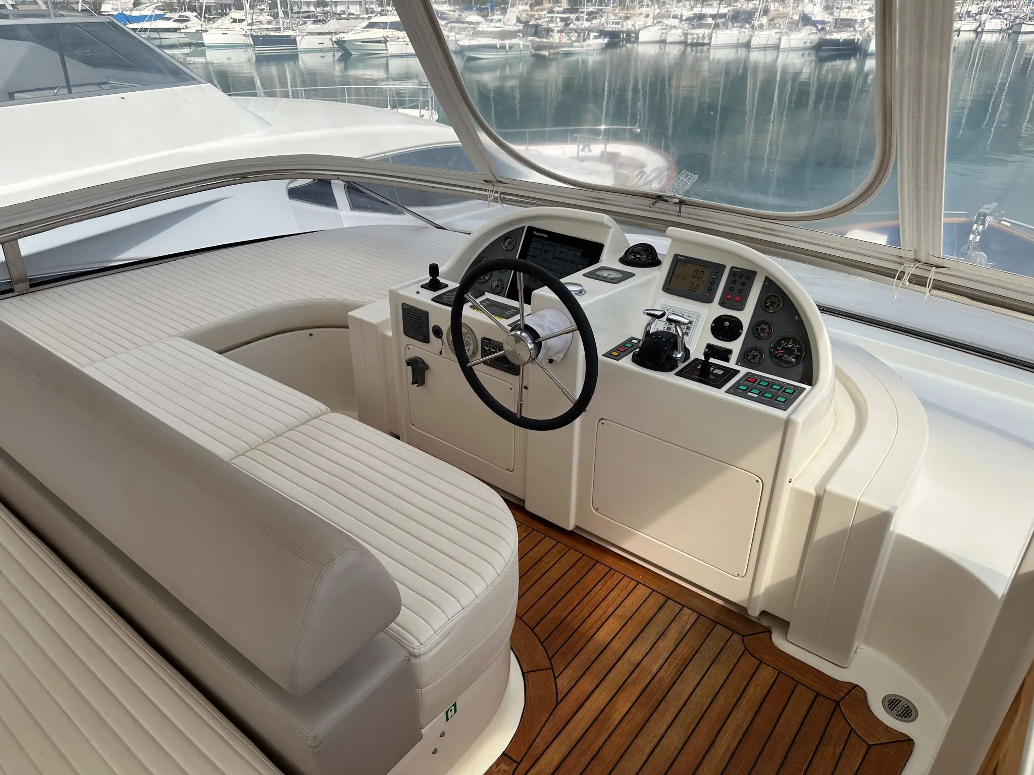 2012 Azimut magellano 74