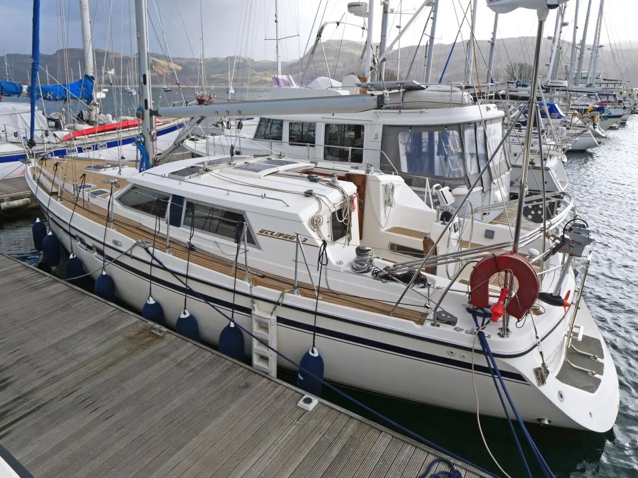 1991 Moody 43 eclipse deck saloon