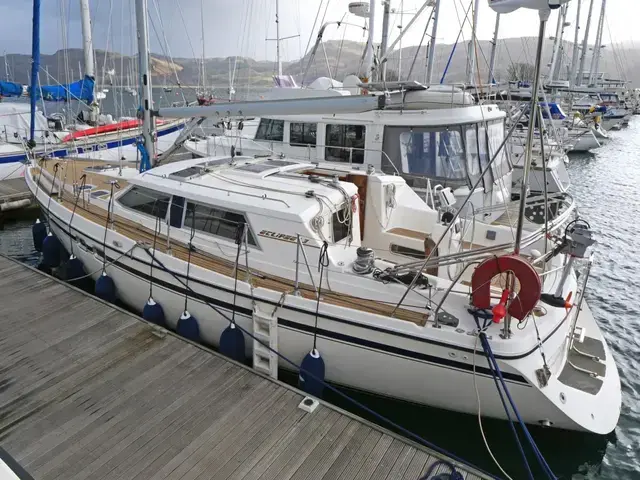 Moody 43 Eclipse Deck Saloon