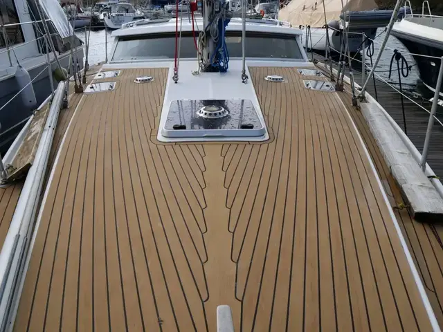 Moody 43 Eclipse Deck Saloon