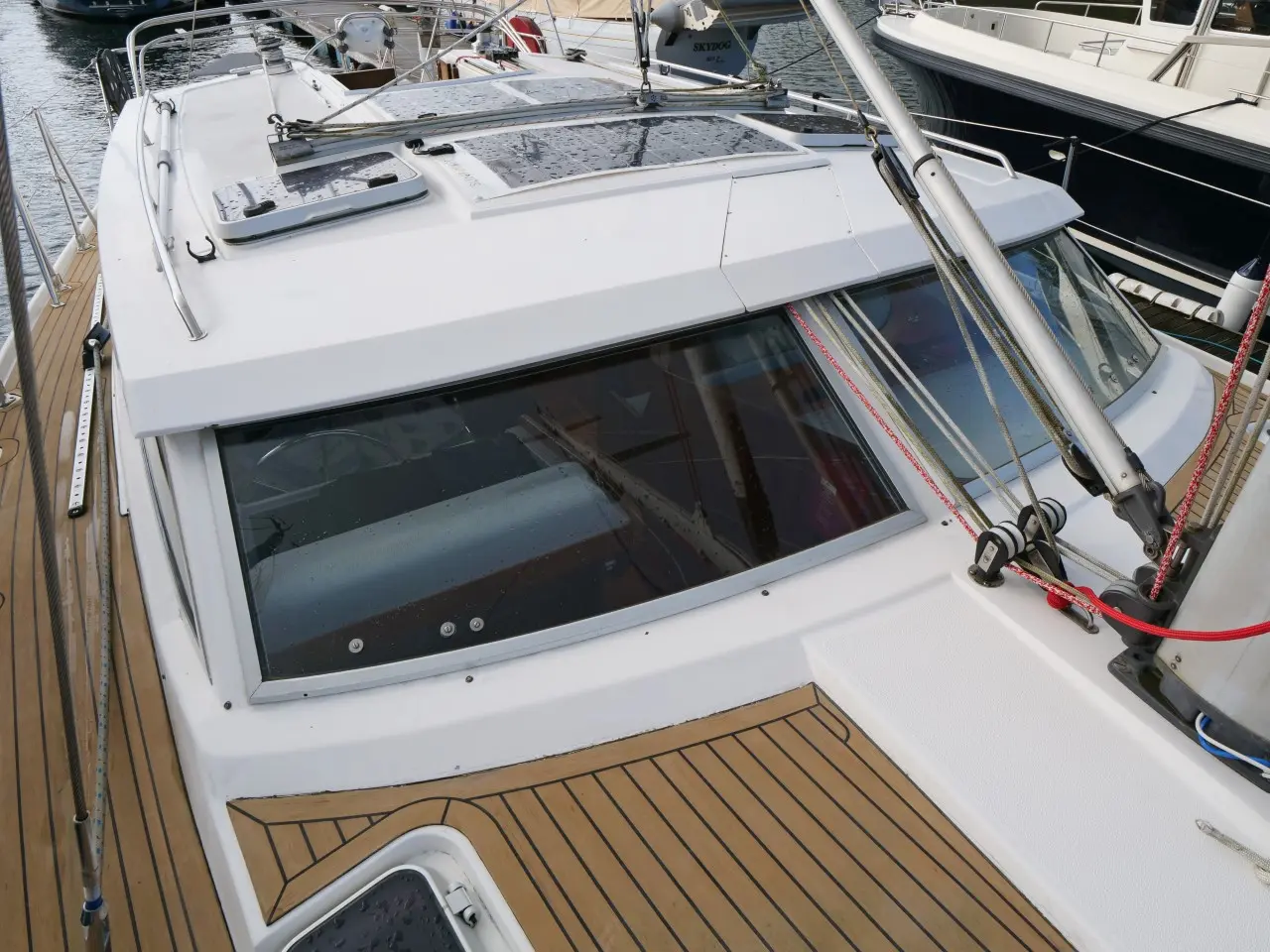 1991 Moody 43 eclipse deck saloon