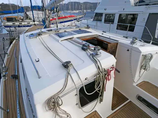 Moody 43 Eclipse Deck Saloon