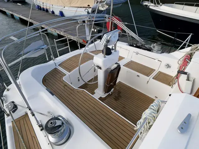 Moody 43 Eclipse Deck Saloon