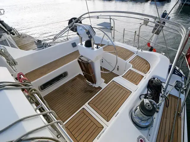 Moody 43 Eclipse Deck Saloon