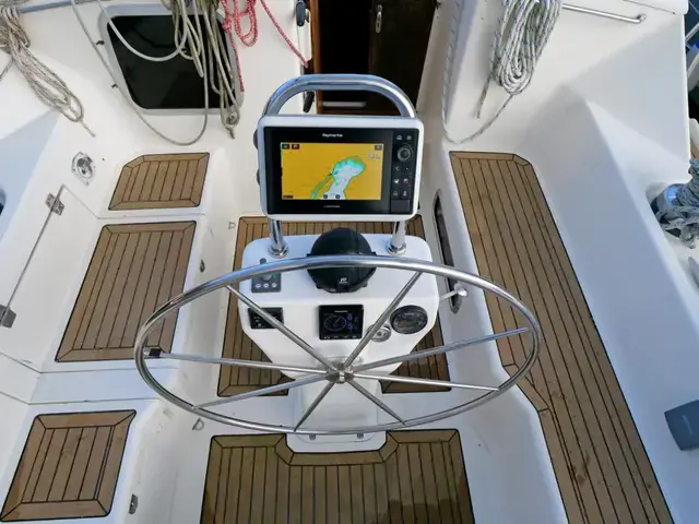 Moody 43 Eclipse Deck Saloon