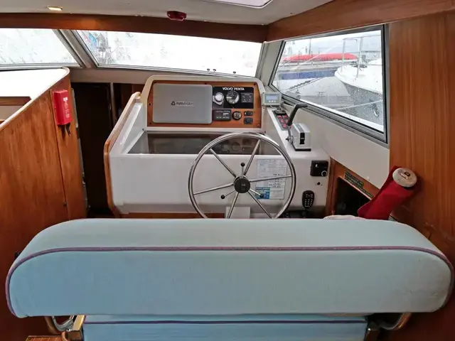 Moody 43 Eclipse Deck Saloon