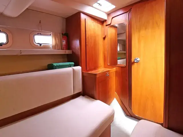 Moody 43 Eclipse Deck Saloon