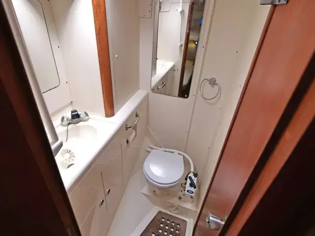 Moody 43 Eclipse Deck Saloon