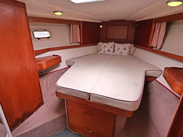 Moody 43 Eclipse Deck Saloon