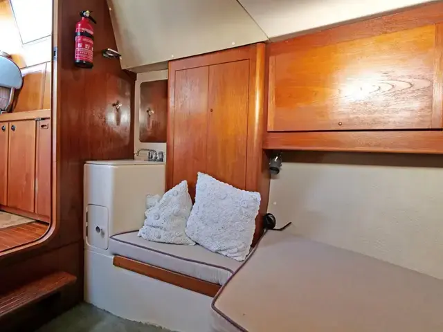 Moody 43 Eclipse Deck Saloon