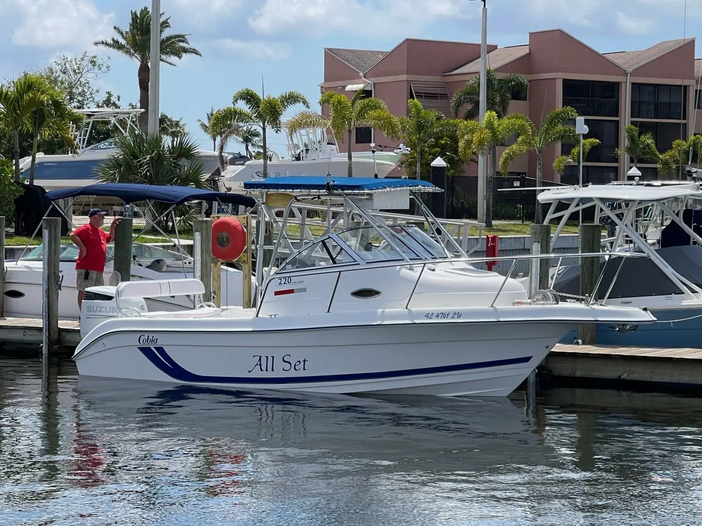 2000 Cobia Boats 220 walkaround