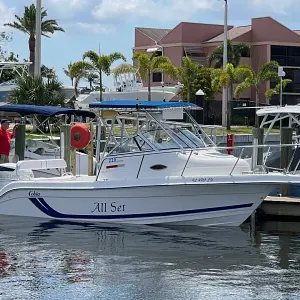 2000 Cobia Boats 220 Walkaround