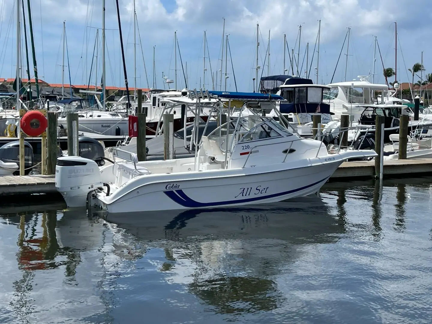 2000 Cobia Boats 220 walkaround