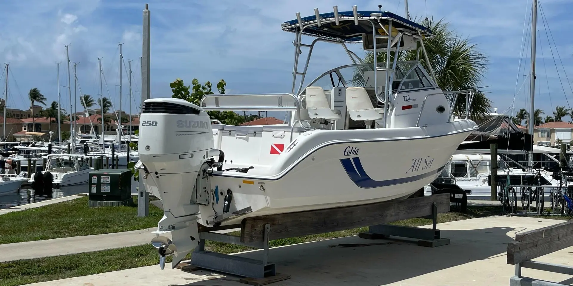 2000 Cobia Boats 220 walkaround