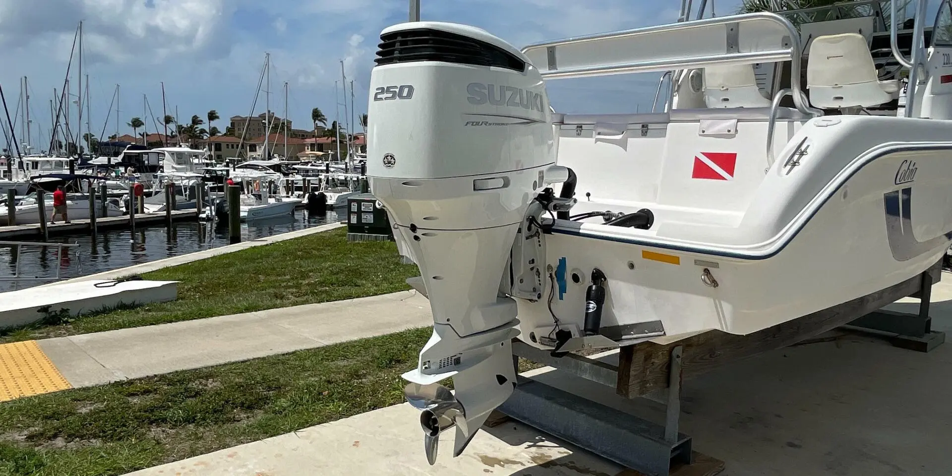 2000 Cobia Boats 220 walkaround