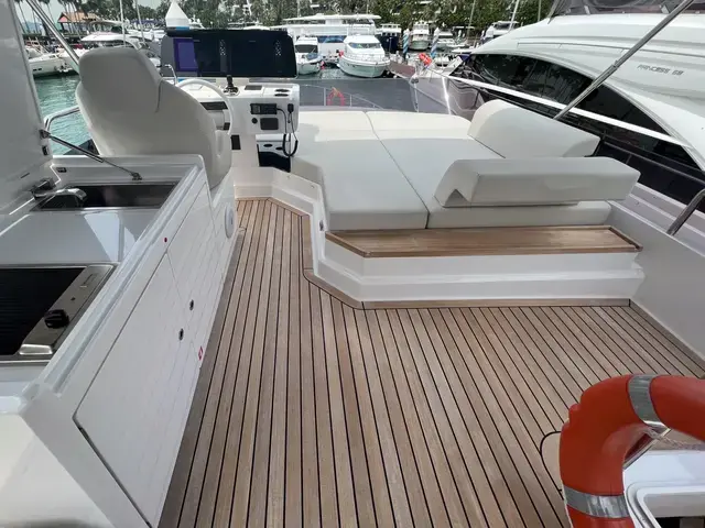 Ferretti Yachts 500