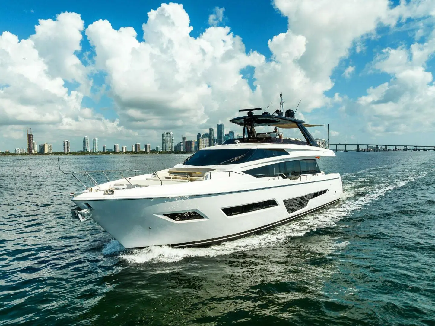 2023 Ferretti 780