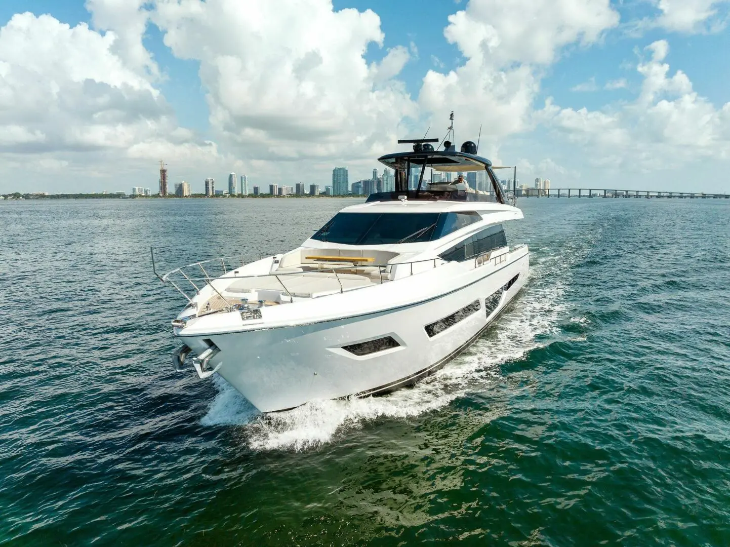 2023 Ferretti 780