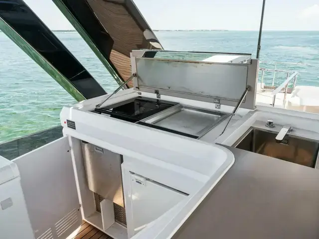 Ferretti Yachts 780