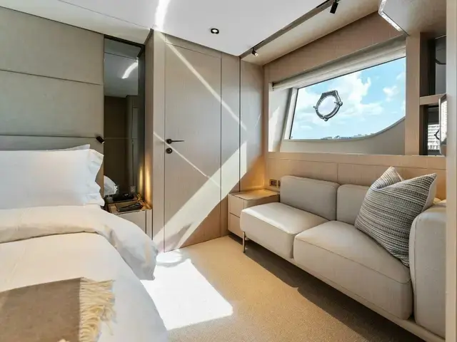 Ferretti Yachts 780