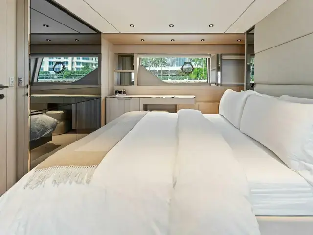 Ferretti Yachts 780