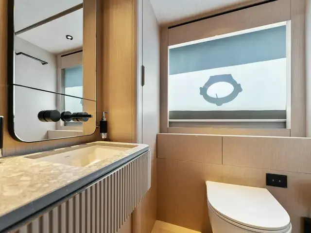 Ferretti Yachts 780