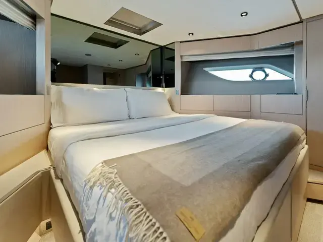 Ferretti Yachts 780