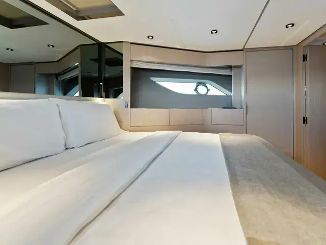 Ferretti Yachts 780