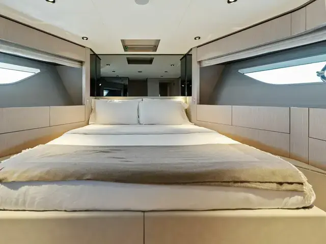 Ferretti Yachts 780