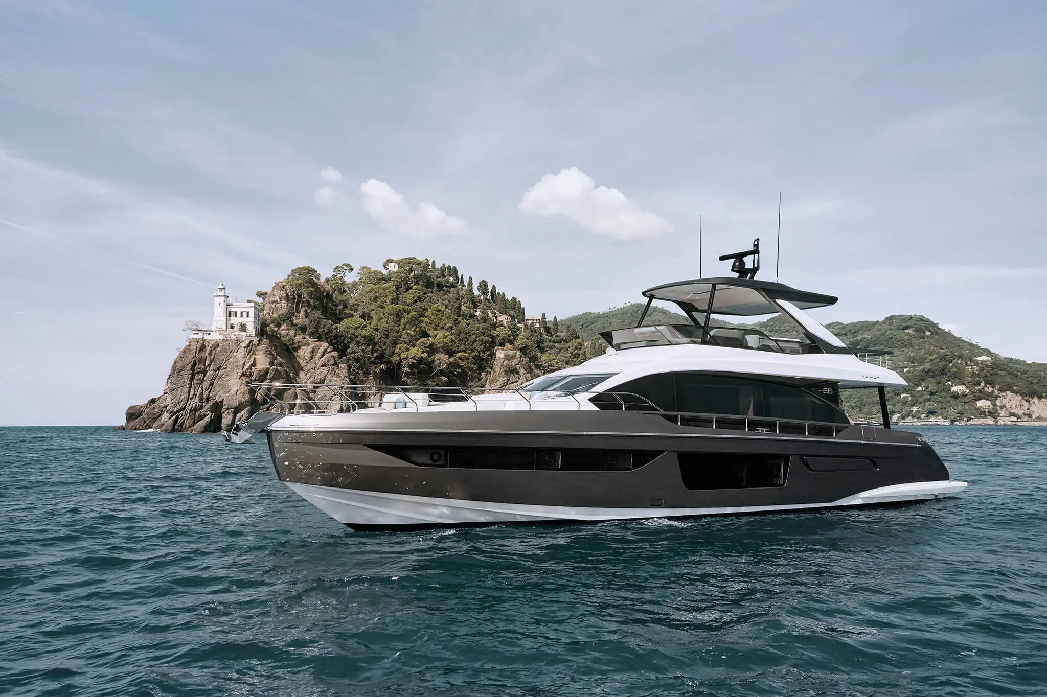 2024 Azimut 68 flybridge