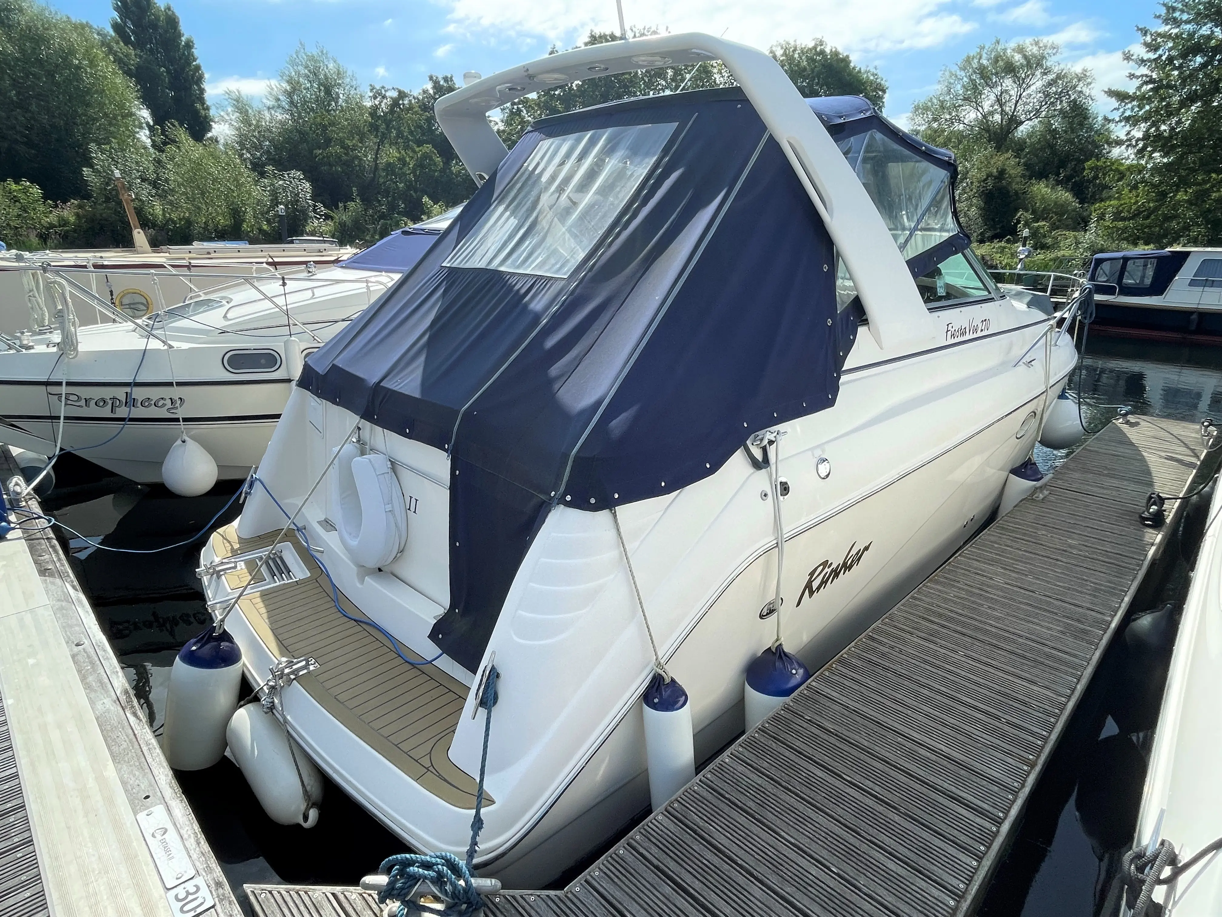 RINKER 270 FIESTA VEE 2000