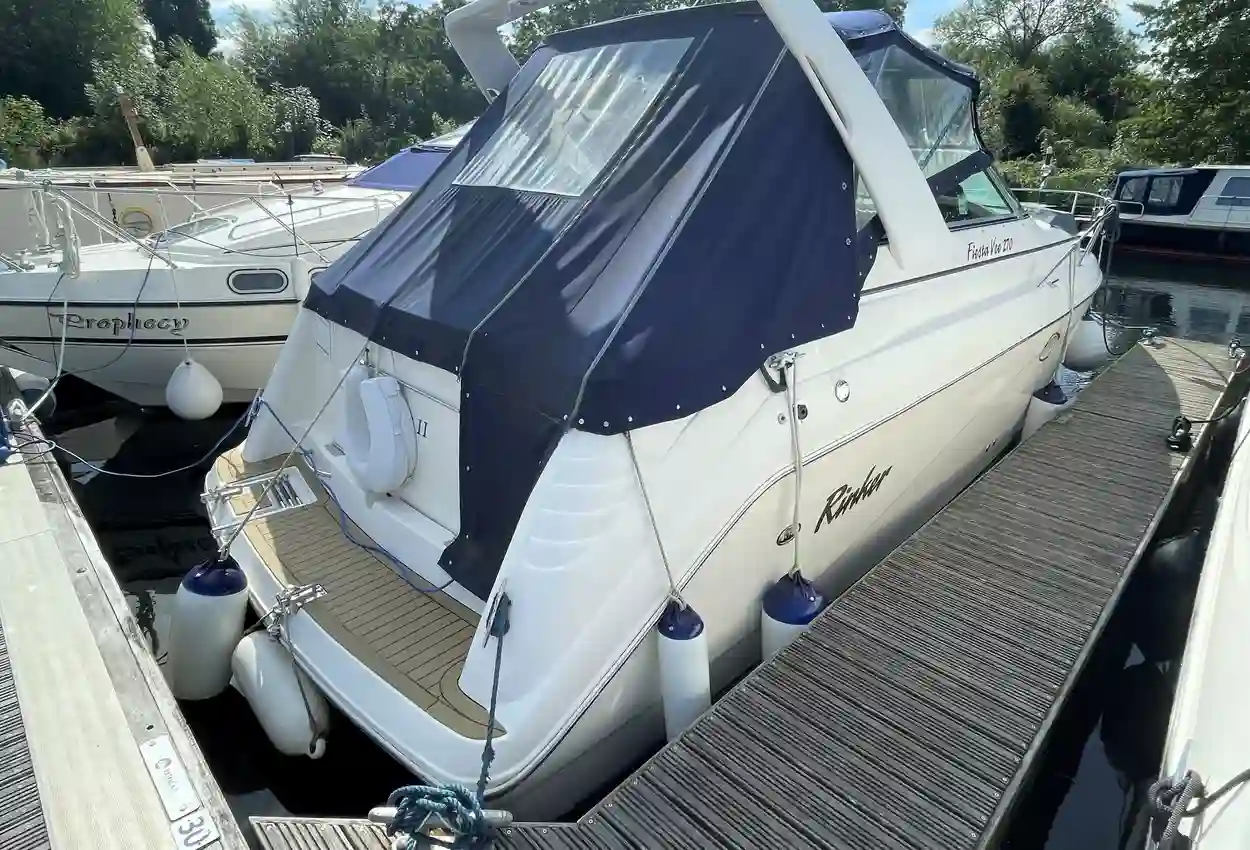 RINKER 270 FIESTA VEE 2000