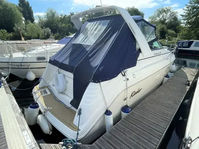 Rinker Fiesta Vee 270