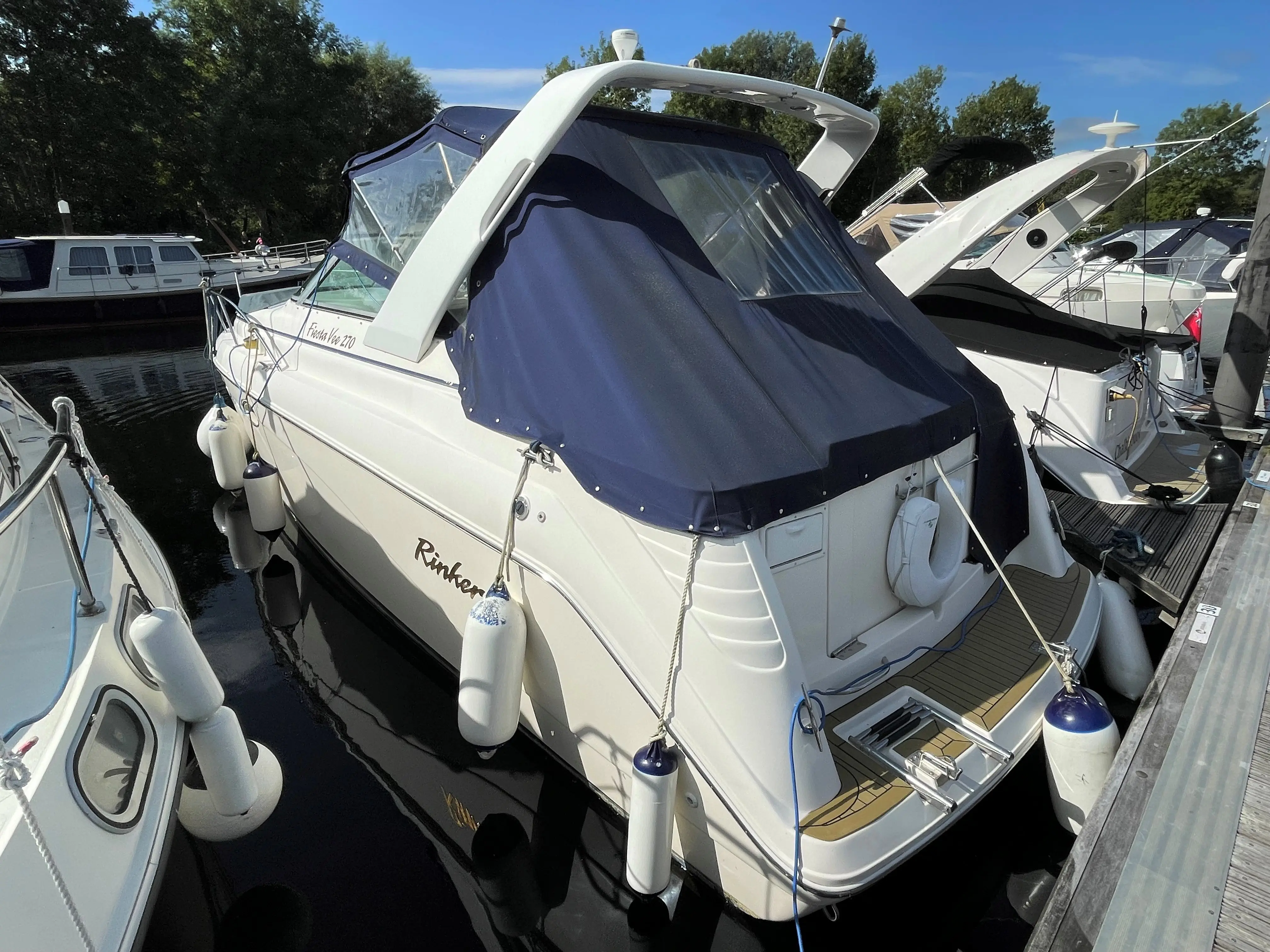 RINKER 270 FIESTA VEE 2000