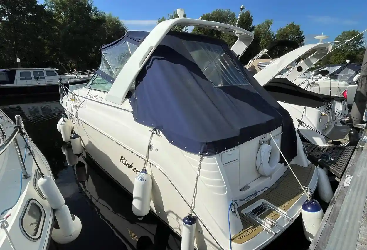 RINKER 270 FIESTA VEE 2000