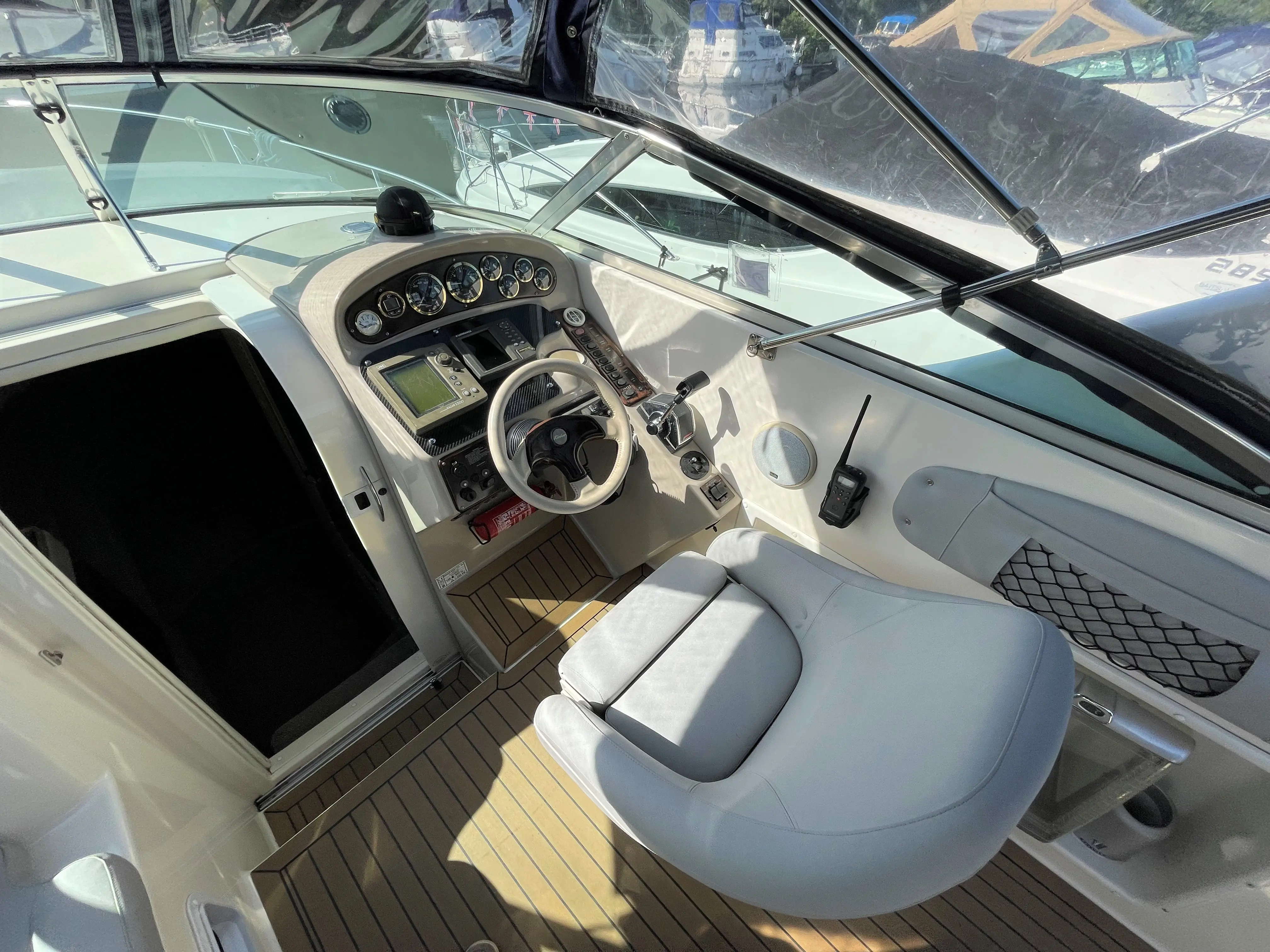 RINKER 270 FIESTA VEE 2000