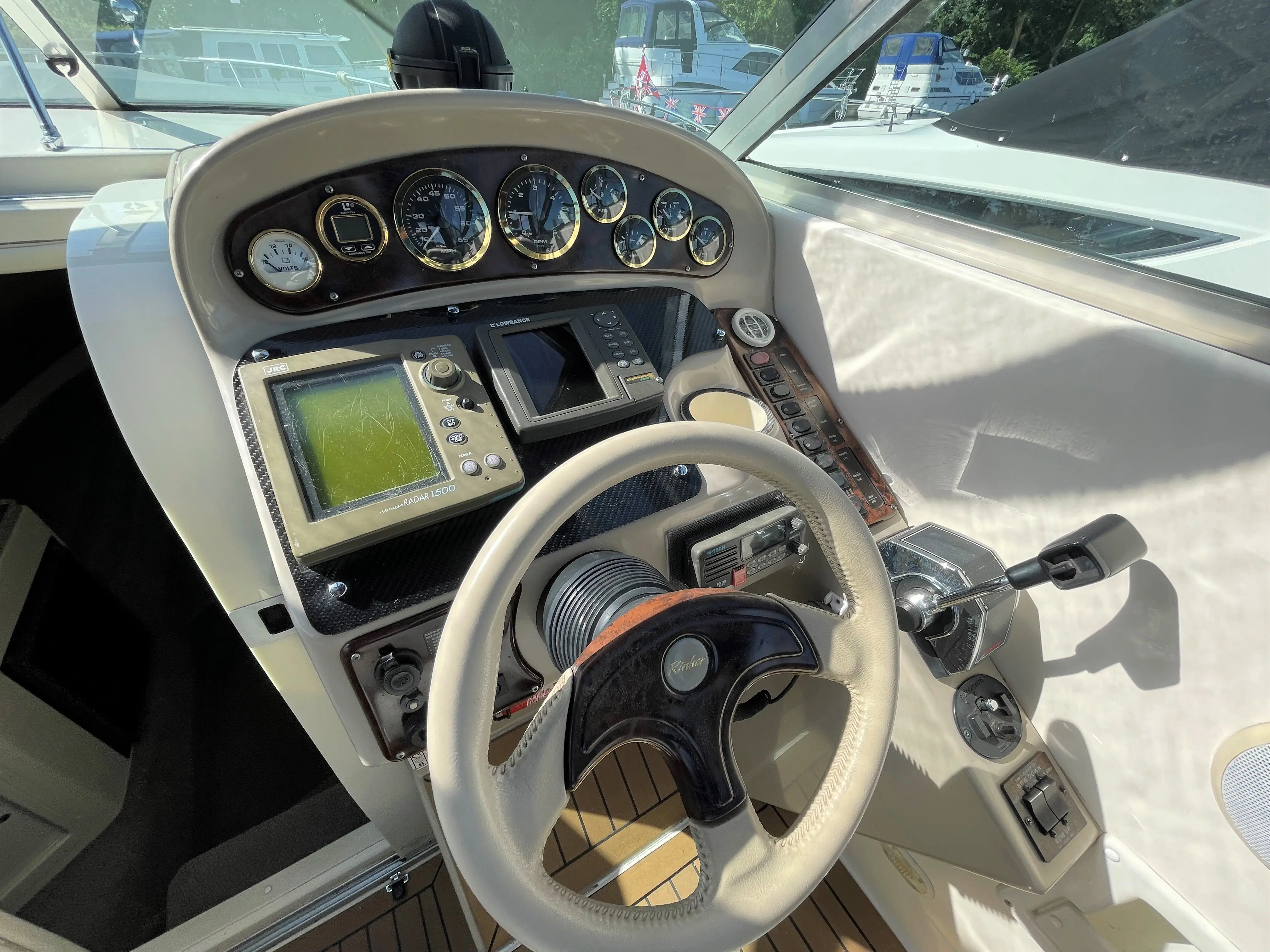 RINKER 270 FIESTA VEE 2000