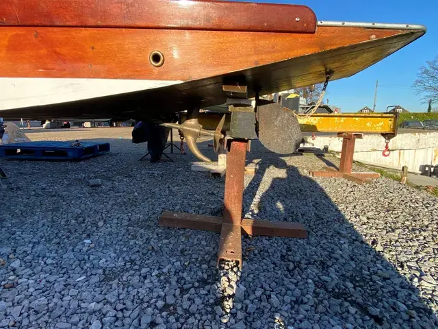 Custom Boats Classic Mahogany Punt