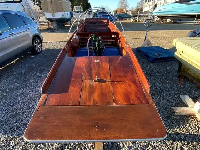 Custom Boats Classic Mahogany Punt