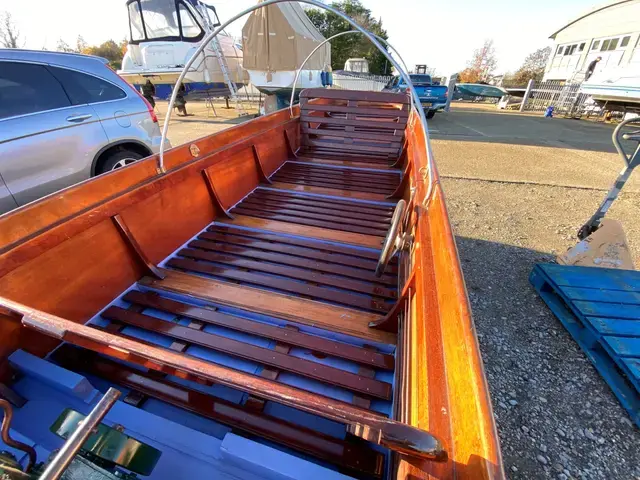 Custom Boats Classic Mahogany Punt